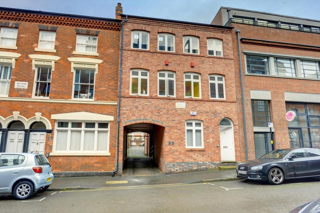 City Centre Jewel: 2-Bedroom with Secured Parking Birmingham Exterior photo